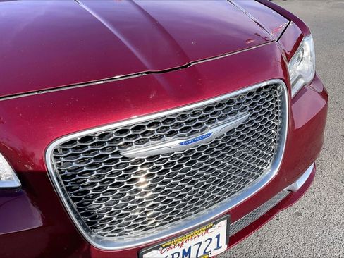 Used 2018 Chrysler 300 Touring w/ Chrome Appearance Package RWD image 28