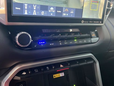 Used 2023 Toyota Tundra Platinum image 28