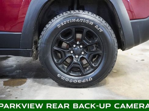 Used 2020 Jeep Cherokee Trailhawk image 8