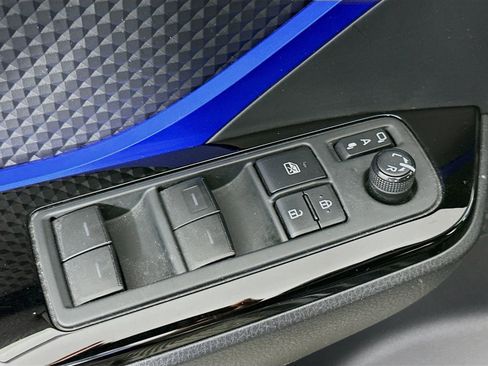 Used 2021 Toyota C-HR XLE image 18