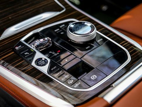 Used 2025 BMW X5 M60i w/ Executive Package image 17