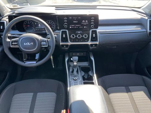 Used 2023 Kia Sorento LX image 12