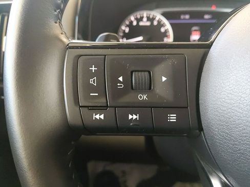 Used 2023 Nissan Pathfinder SL w/ Lighting Package (N92) AWD/4WD image 18