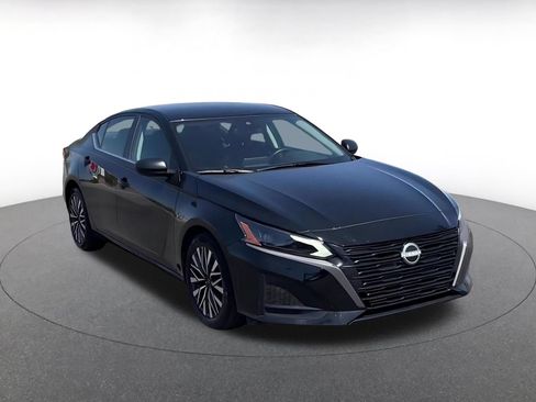 Used 2026 Nissan Altima 2.5 SV FWD image 3