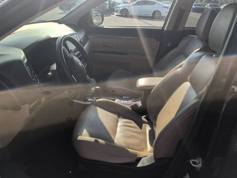 Used 2019 Mitsubishi Outlander SEL AWD/4WD image 2