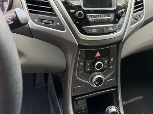 Used 2016 Hyundai Elantra SE FWD image 10