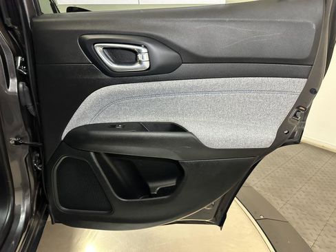 Used 2022 Jeep Compass Latitude image 33