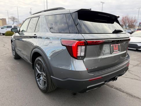 New 2026 Ford Explorer ST-Line w/ ST-Line Street Pack AWD/4WD image 5