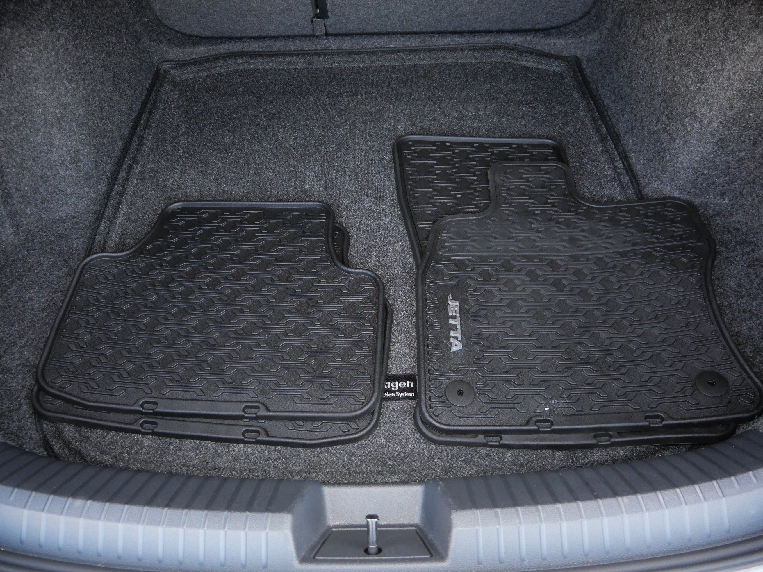 Certified 2025 Volkswagen Jetta SE w/ Sunroof Package FWD image 18