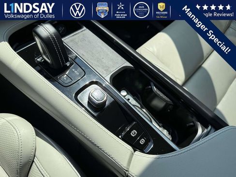 Used 2022 Volvo XC90 T8 R-Design w/ Advanced Package image 19