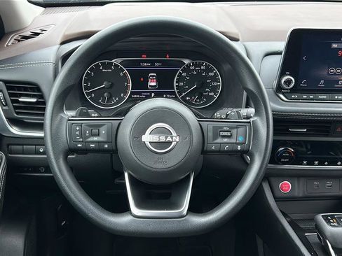 Used 2023 Nissan Rogue SV image 18