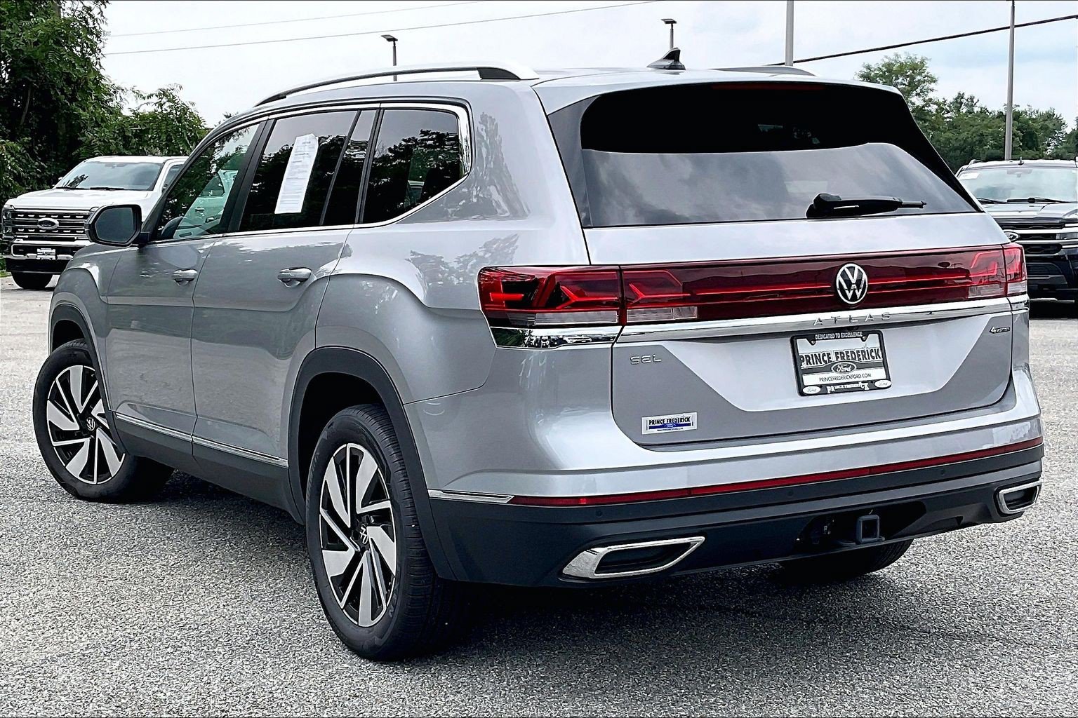 Used 2025 Volkswagen Atlas SEL AWD/4WD image 12