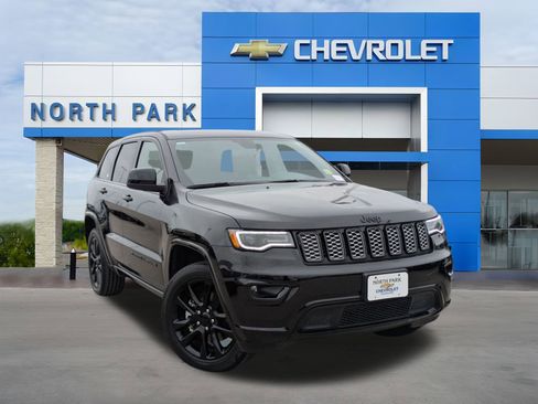 Used 2022 Jeep Grand Cherokee Laredo X image 1