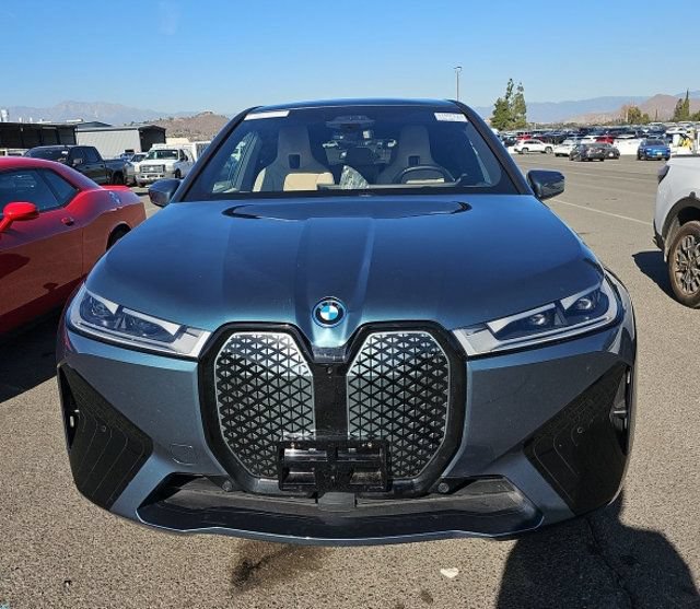Used 2024 BMW iX xDrive50 w/ Premium Package AWD/4WD image 2