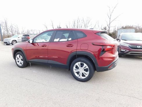 Used 2025 Chevrolet Trax LS image 5