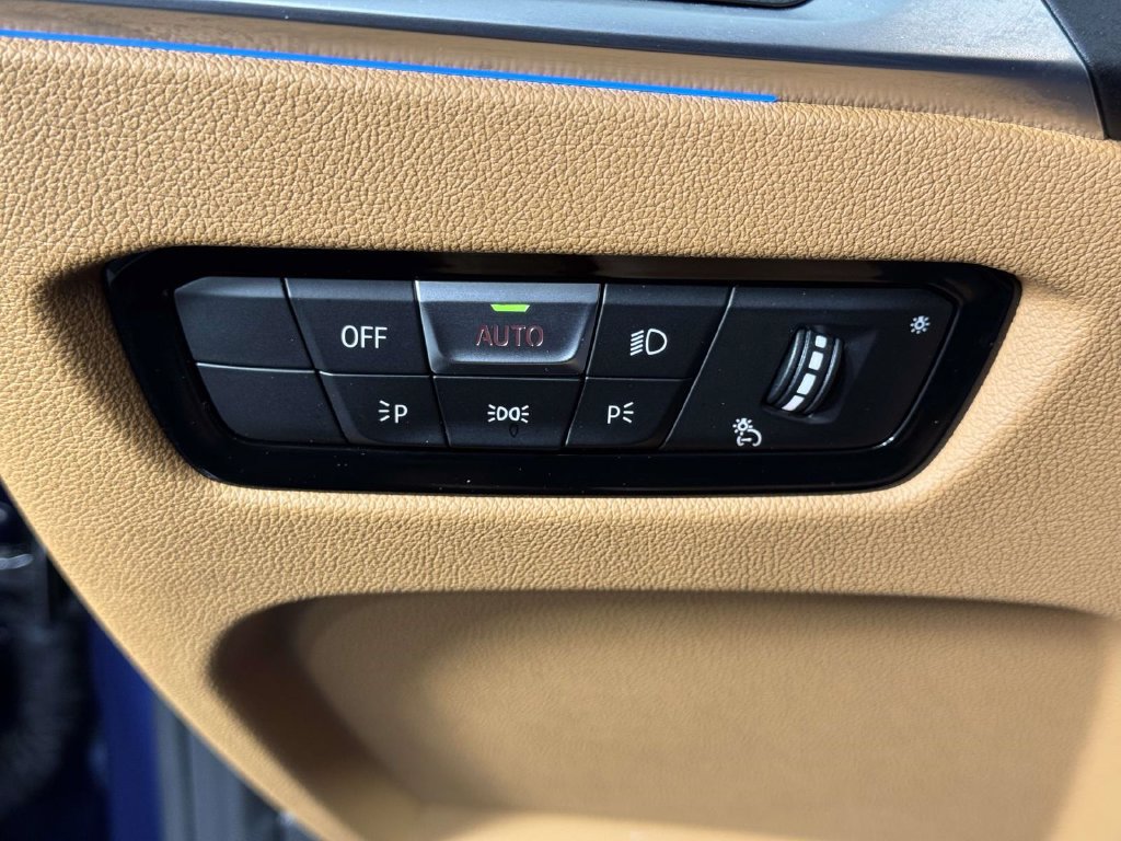 Used 2024 BMW 330i xDrive Sedan w/ Convenience Package AWD/4WD image 18