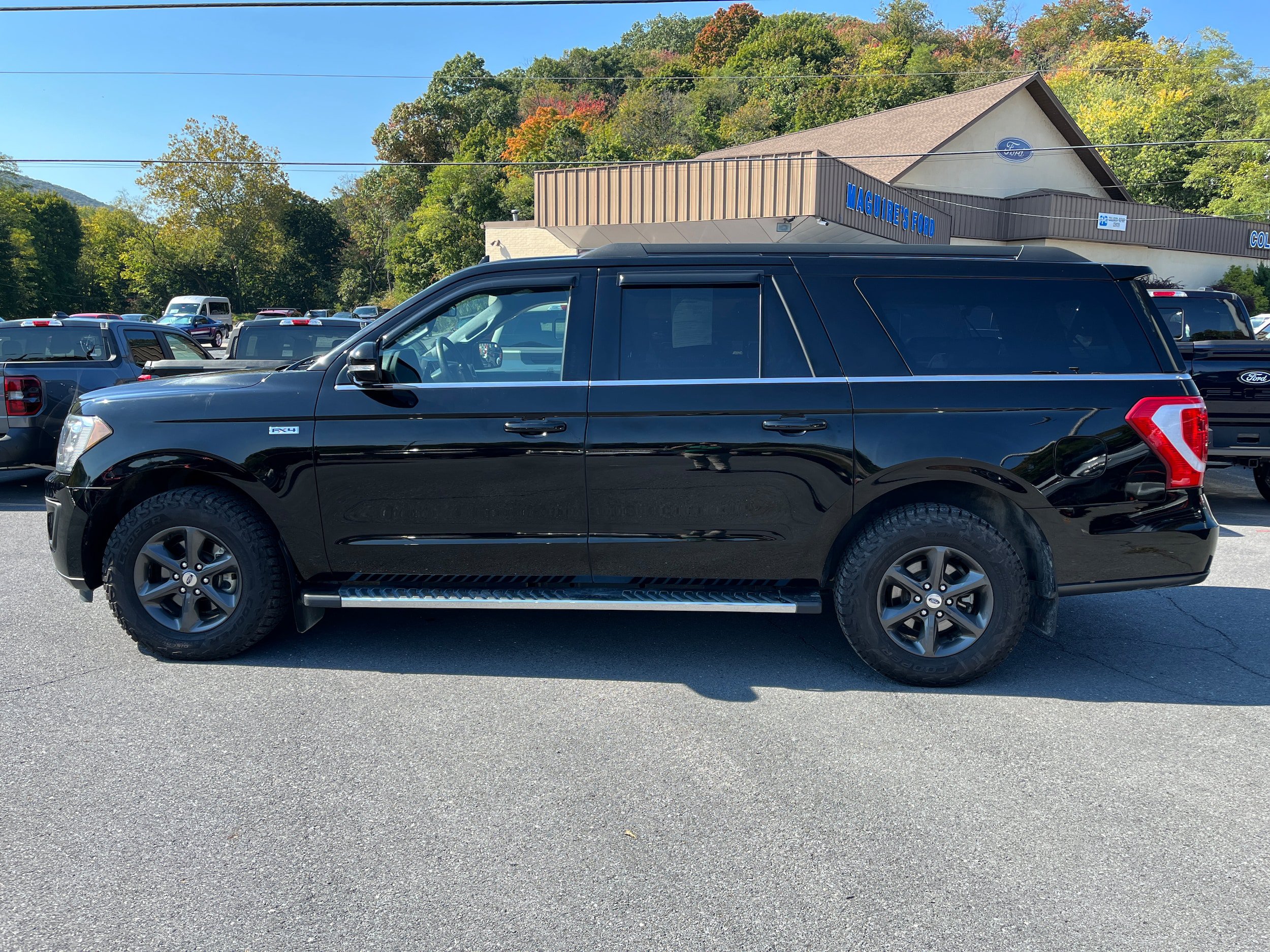Used 2018 Ford Expedition Max XLT w/ Equipment Group 202A AWD/4WD image 11