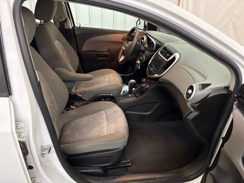 Used 2017 Chevrolet Sonic LT FWD image 21
