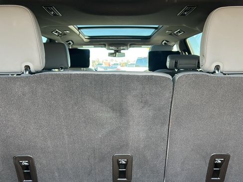 Used 2021 Chevrolet Suburban Z71 w/ Z71 Signature Package image 15