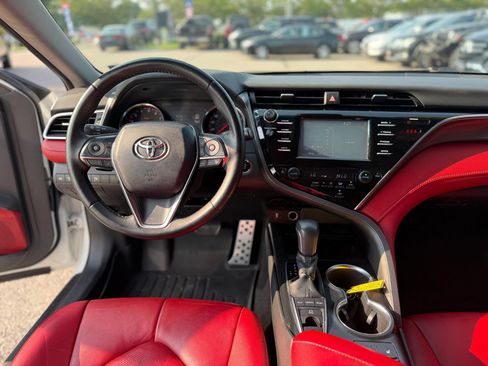 Used 2018 Toyota Camry XSE FWD image 17