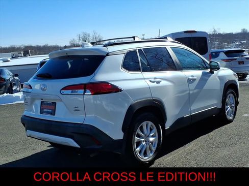 Used 2023 Toyota Corolla Cross LE w/ Moonroof Package AWD/4WD image 7