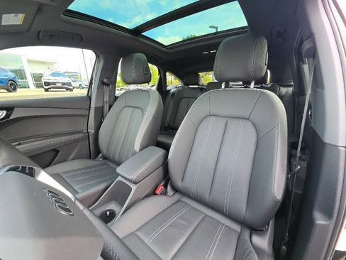 Used 2023 Audi Q4 e-tron Premium Plus w/ Premium Plus AWD/4WD image 11