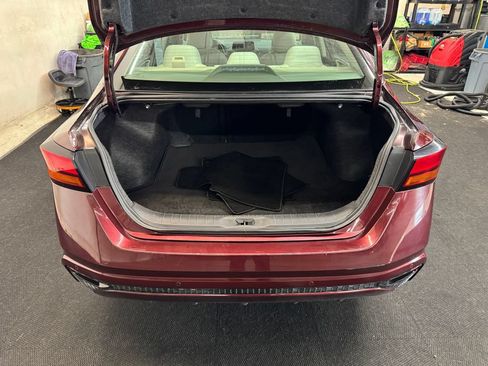 Used 2024 Nissan Altima 2.5 SV FWD image 6