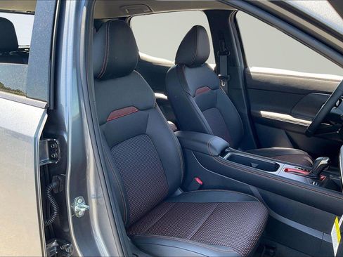 New 2025 Nissan Kicks SR image 8
