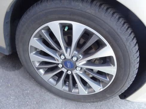 Used 2017 Ford C-MAX Titanium w/ Equipment Group 301A image 13