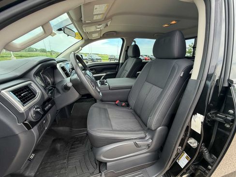 Used 2018 Nissan Titan SV AWD/4WD image 17