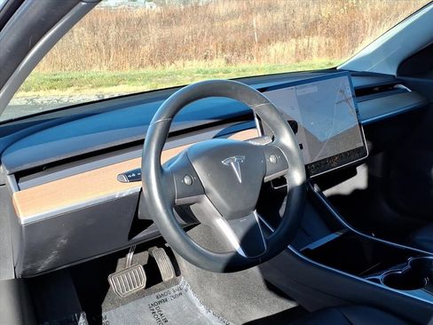 Used 2019 Tesla Model 3 Standard Range Plus image 18