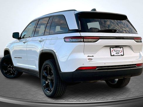 Used 2023 Jeep Grand Cherokee Altitude image 13