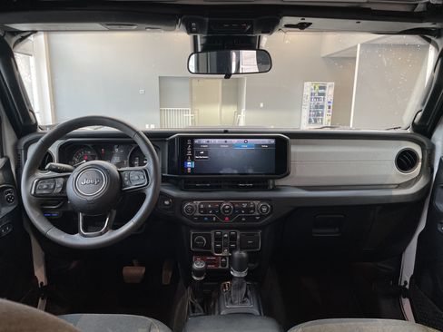Used 2024 Jeep Wrangler Unlimited AWD/4WD image 31
