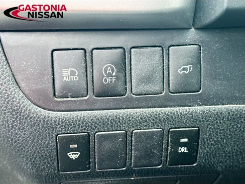 Used 2018 Toyota Highlander XLE FWD image 13