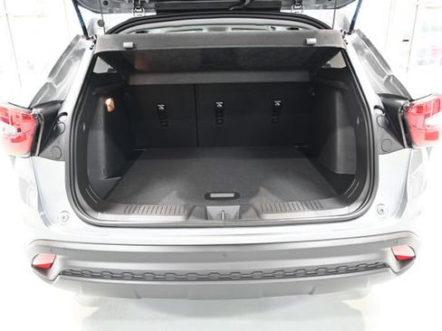 New 2026 Chevrolet Trax LT w/ Sunroof Package FWD image 27