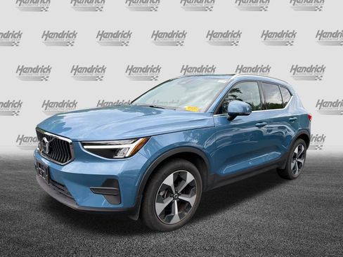 Used 2025 Volvo XC40 B5 Core AWD/4WD image 7