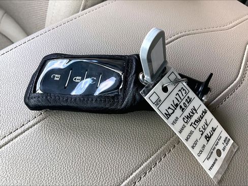 Used 2022 Chevrolet Traverse LS FWD image 15