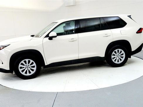 Certified 2024 Toyota Grand Highlander XLE image 3