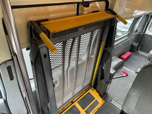 Used 2009 Ford E-250 and Econoline 250 Extended RWD image 14