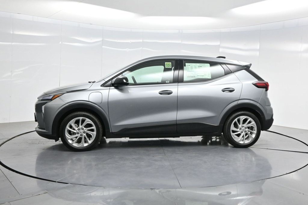 Used 2027 Chevrolet Bolt LT w/ Comfort Package FWD image 46