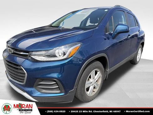 Used 2020 Chevrolet Trax LT w/ LT Convenience Package FWD image 3