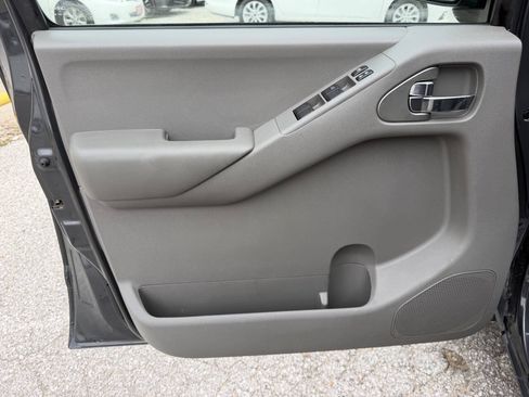 Used 2012 Nissan Frontier SV w/ SV Premium Utility Pkg AWD/4WD image 13