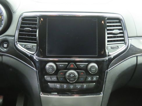 Used 2020 Jeep Grand Cherokee Overland image 14