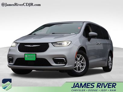 Used 2023 Chrysler Pacifica Touring-L