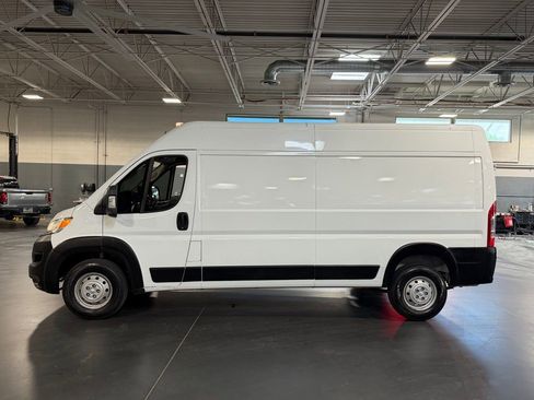 Used 2023 RAM ProMaster 2500 w/ Driver Convenience Group image 10