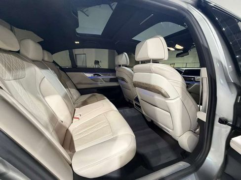 Used 2020 BMW 750i xDrive w/ Executive Package image 15