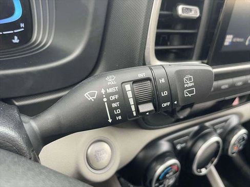 Certified 2024 Hyundai Venue SEL FWD image 21