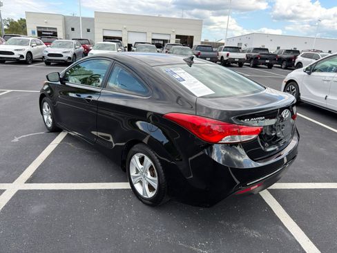 Used 2013 Hyundai Elantra FWD image 3