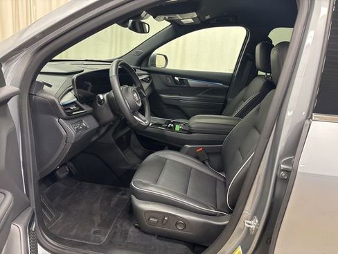 Used 2025 Buick Enclave Preferred image 16