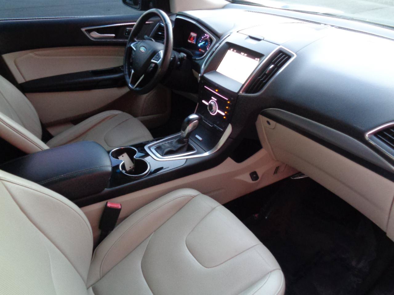 Used 2018 Ford Edge Titanium w/ Equipment Group 301A FWD image 15